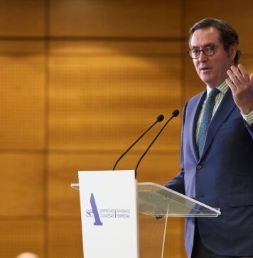 Garamendi insiste en la falta de “cultura del esfuerzo” y opina que las bajas laborales se concentran en lunes y viernes | Economía