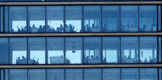 La inteligencia artificial ya afecta a dos de cada diez empleos en España | Economía