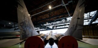 El futuro avión de combate europeo, en riesgo: Francia y Alemania pugnan por el liderazgo del proyecto en el que está Indra | Economía