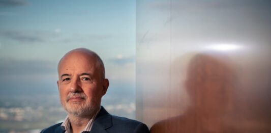 Emmanuel Roman (Pimco): “Europa está condenada a reducir su Estado de bienestar. Su nivel de deuda es demasiado alto” | Economía