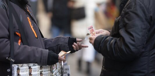 “Ganar la lotería no es la solución a todos los problemas”: ¿cómo gasto el dinero si me toca el Gordo? | Lotería de Navidad 2025