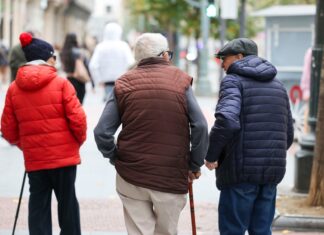 Los jubilados no perderán la subida de sus pensiones: así quedan en febrero tras el nuevo decreto del Gobierno | Economía