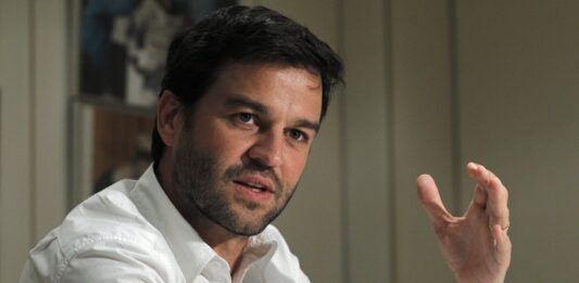 Gonzalo Martín-Villa, mano derecha de Javier de Paz, deja Telefónica | Empresas