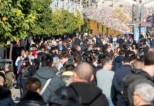 El turismo extranjero se ralentiza, pero apunta a un año récord de 97 millones de viajeros en 2025 | Economía