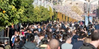 El turismo extranjero se ralentiza, pero apunta a un año récord de 97 millones de viajeros en 2025 | Economía