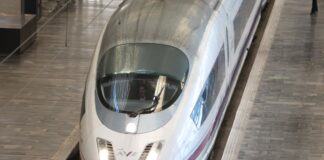 Los sindicatos de maquinistas llaman a la huelga en el ferrocarril por la muerte de dos profesionales en accidentes | España