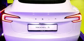 España recorta la brecha con Europa en la matriculación de coches eléctricos en 2025: estos son los más vendidos | Empresas