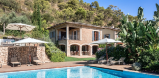 Las tres casas de la semana: paraíso balear discreto y autosuficiente por 6,5 millones | Negocios