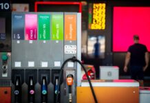 El precio de la gasolina cae por sexta semana consecutiva y toca mínimos desde septiembre de 2021 | Economía