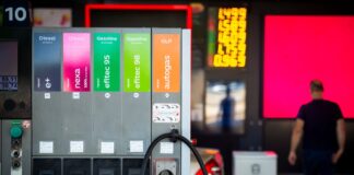 El precio de la gasolina cae por sexta semana consecutiva y toca mínimos desde septiembre de 2021 | Economía