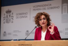 Montero plantea aumentar la cesión del IRPF y el IVA a las comunidades para mejorar la financiación autonómica | Economía