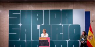 Trabajo y los sindicatos acuerdan subir el salario mínimo a 1.221 euros con rechazo patronal | Economía