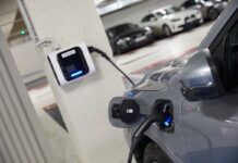 Los concesionarios advierten de un parón de pedidos por la incertidumbre en las ayudas del Gobierno al coche eléctrico | Empresas