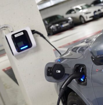 Los concesionarios advierten de un parón de pedidos por la incertidumbre en las ayudas del Gobierno al coche eléctrico | Empresas