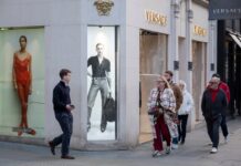 Prada juega fuerte en el sector del lujo y desafía a los gigantes franceses | Negocios