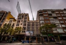 El euríbor frena su racha de subidas y alivia a los hipotecados | Economía