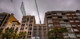 El euríbor frena su racha de subidas y alivia a los hipotecados | Economía