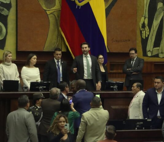 Niels Olsen tras incidentes entre asambleístas: “Disculpas a la ciudadanía por el ‘bochorno’, el pueblo no nos eligió para esto” | Política | Noticias