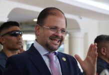 Ministro del Interior advierte a narcotraficantes: ‘Aquellos que pretenden usar puertos ecuatorianos para salir con los botes rápidos para contaminar (con droga) van a ser atacados’ | Seguridad | Noticias