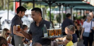 El empleo en el turismo tocó máximos en 2025 con 2,75 millones de afiliados | Economía