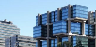 El icónico edificio de Los Cubos en Madrid, a la venta | Empresas