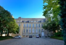 Un palacio del siglo XVII o una prisión en Normandía: Francia pone a la venta joyas históricas para reducir su déficit | Carta del corresponsal