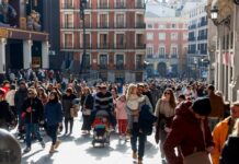 Madrid supera por primera vez a Cataluña en afiliados a la Seguridad Social | Economía