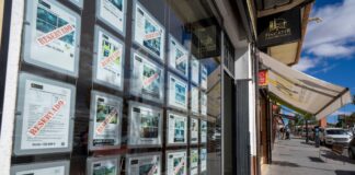 Consumo investiga a los portales inmobiliarios por ofrecer alquileres por encima de la ley en zonas tensionadas | Vivienda | Economía