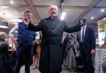 Trump asegura que no le preocupa la caída del dólar: “Va muy bien, miren los negocios que estamos haciendo” | Economía