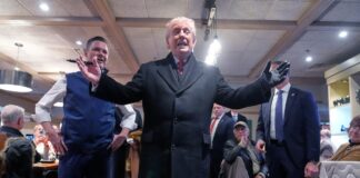 Trump asegura que no le preocupa la caída del dólar: “Va muy bien, miren los negocios que estamos haciendo” | Economía