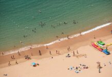 Los cuatro puentes largos que hay en 2026 y el resto de festivos del calendario laboral | Economía