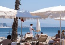 Más de un millón de pernoctaciones hoteleras por día: España bate otra marca turística | Economía