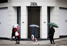 Adiós al primer Zara de la historia: Inditex cerrará la tienda de la calle Juan Flórez de A Coruña | Empresas