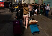 Las viviendas turísticas se reducen un 4% en los destinos más visitados de España | Economía