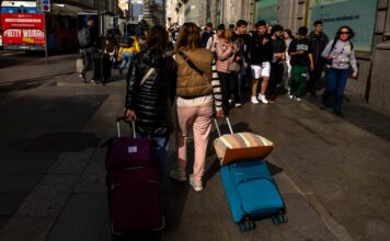 Las viviendas turísticas se reducen un 4% en los destinos más visitados de España | Economía