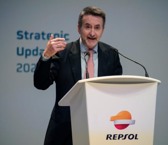 Repsol aguarda el plácet de EE UU para volver a exportar petróleo desde Venezuela | Empresas