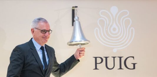 Puig negocia su fusión con el gigante de la belleza Estée Lauder | Empresas