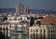 El 10% de los hogares más ricos de España concentra casi la mitad del valor de toda la vivienda | Economía