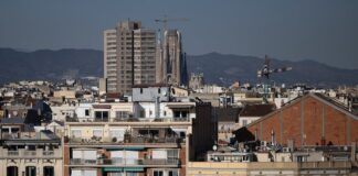 El 10% de los hogares más ricos de España concentra casi la mitad del valor de toda la vivienda | Economía