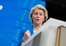 Von der Leyen advierte a las grandes tecnológicas que la UE “no delegará en Silicon Valley la protección a la infancia” | Economía
