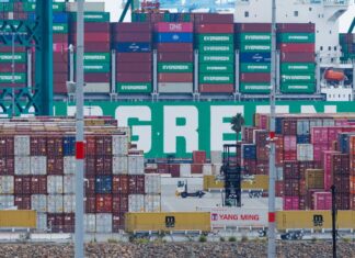 El crecimiento de Estados Unidos se frena hasta el 2,2% en el primer año de la ofensiva arancelaria de Trump | Economía