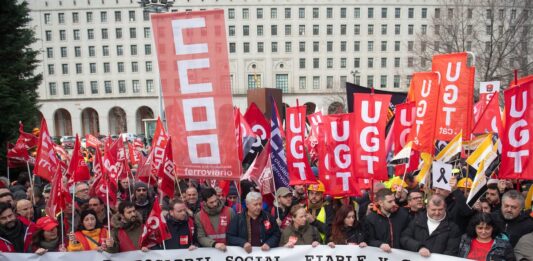 Los sindicatos ferroviarios mantienen la huelga del 9 al 11 de febrero tras reunirse con Puente | Economía