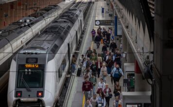 Los sindicatos ferroviarios mantienen la huelga tras fracasar las negociaciones | Economía