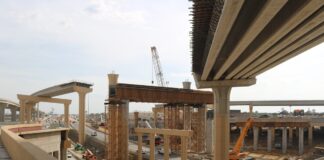 Ferrovial eleva sus ingresos un 8,6% y alcanza unos beneficios de 888 millones en 2025 | Economía