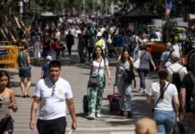 El veto a los pisos turísticos en Madrid y Barcelona no convence a inquilinos y caseros | Economía