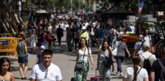La patronal de pisos turísticos amenaza con reclamar 160 millones al Estado por denegar licencias tras la anulación del registro único | Economía