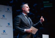 Telefónica vende su filial de Chile al fondo NJJ y al operador Milicom por hasta 1.156 millones, más 479 millones de deuda | Empresas