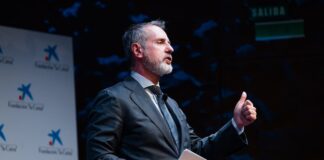 Telefónica vende su filial de Chile al fondo NJJ y al operador Milicom por hasta 1.156 millones, más 479 millones de deuda | Empresas