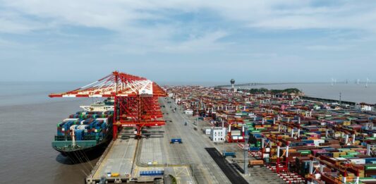 Esade cita la vivienda, la falta de personal y la elevada deuda pública como las debilidades de la economía española | Economía