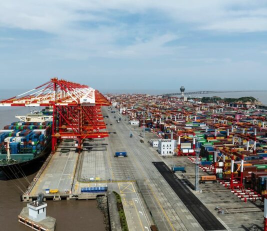 Esade cita la vivienda, la falta de personal y la elevada deuda pública como las debilidades de la economía española | Economía